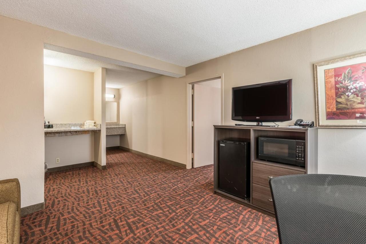 Lake Norman Inn And Suites コーネリアス エクステリア 写真
