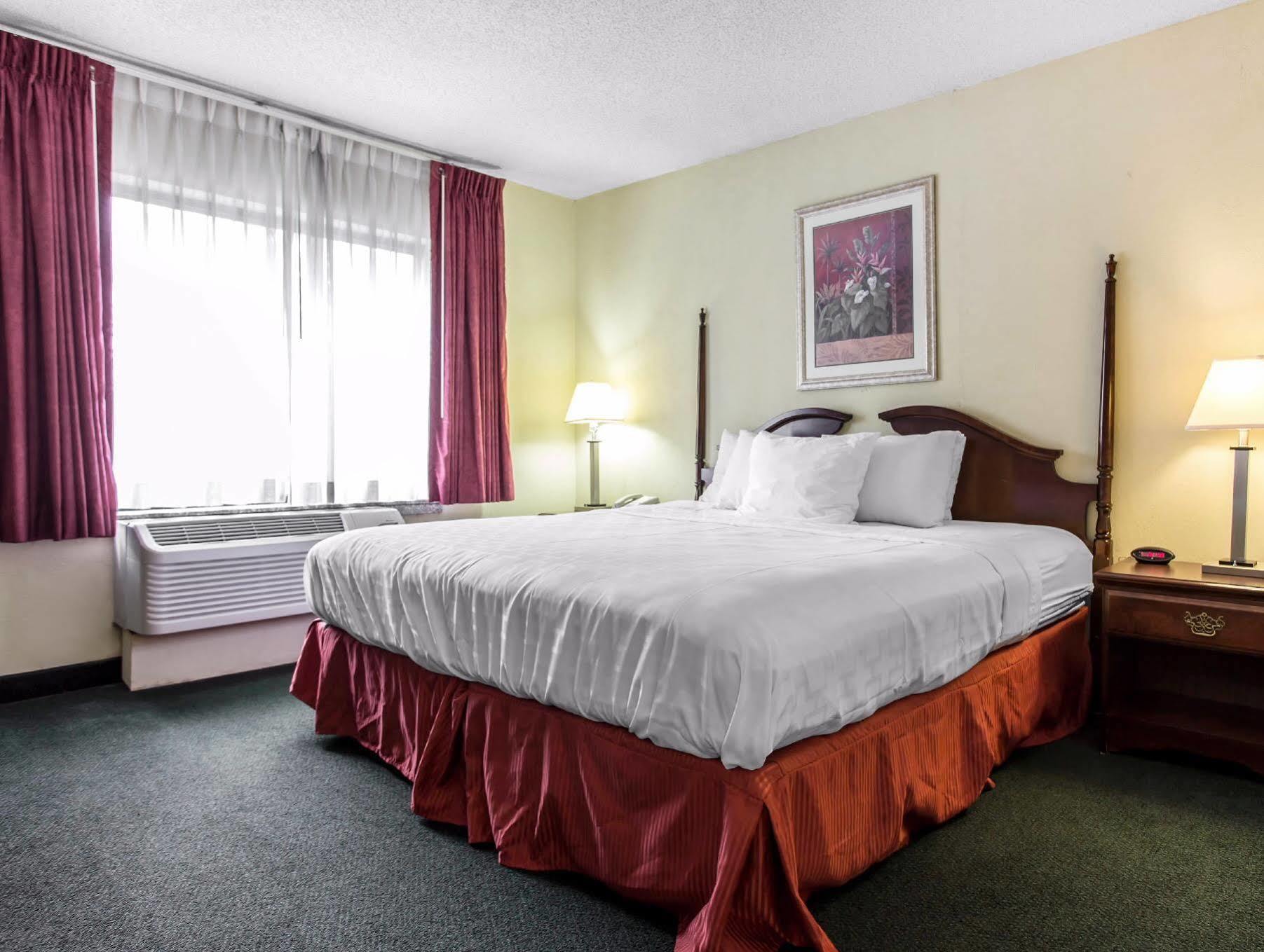 Lake Norman Inn And Suites コーネリアス エクステリア 写真