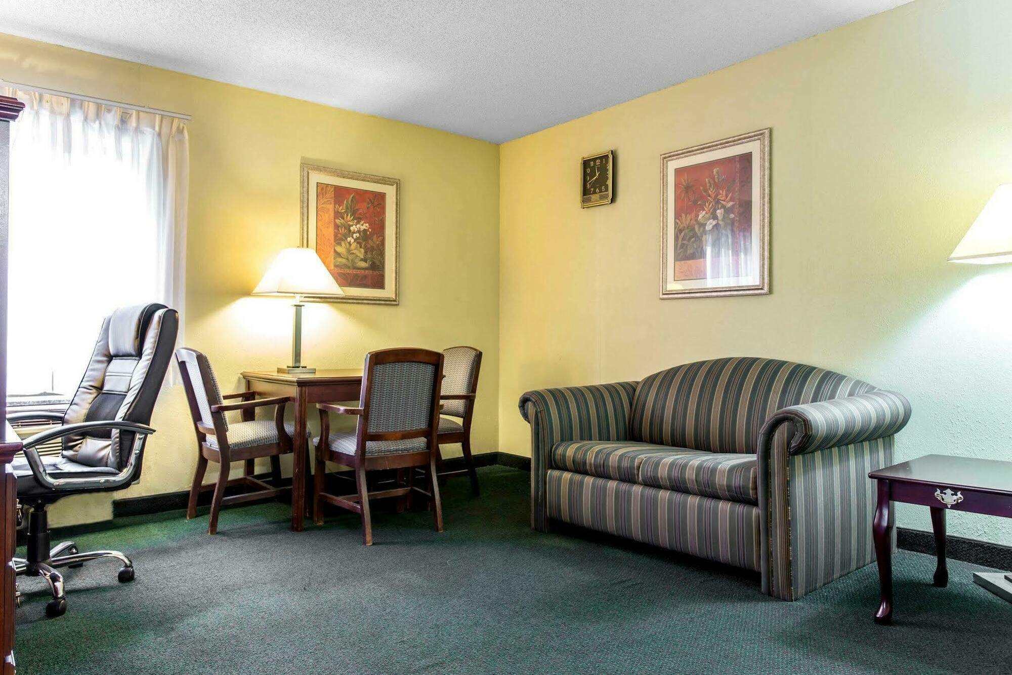 Lake Norman Inn And Suites コーネリアス エクステリア 写真