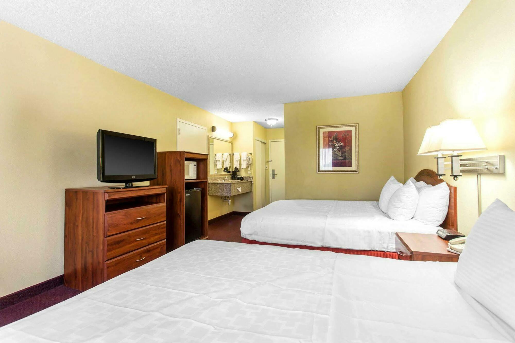 Lake Norman Inn And Suites コーネリアス エクステリア 写真