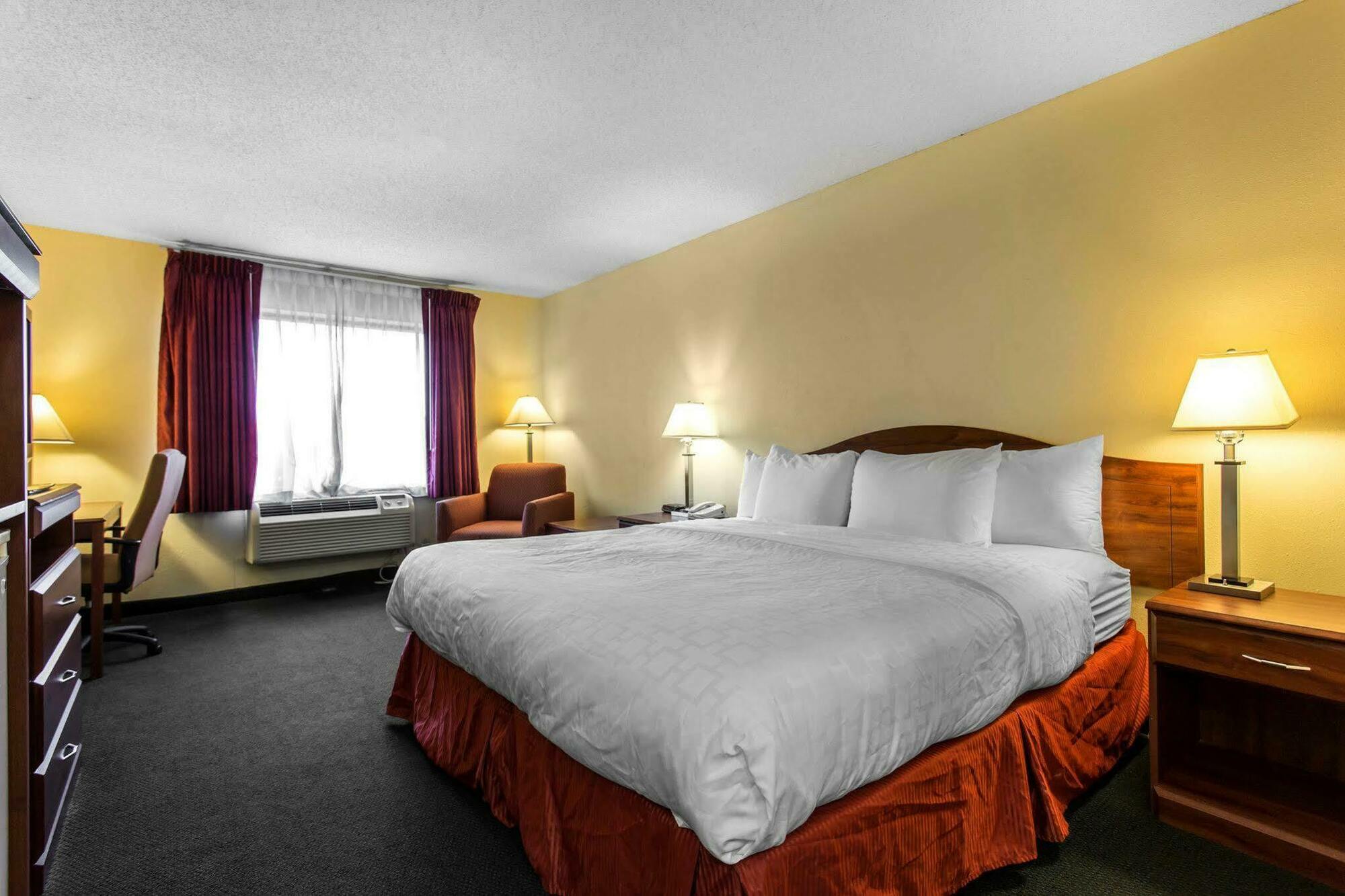 Lake Norman Inn And Suites コーネリアス エクステリア 写真