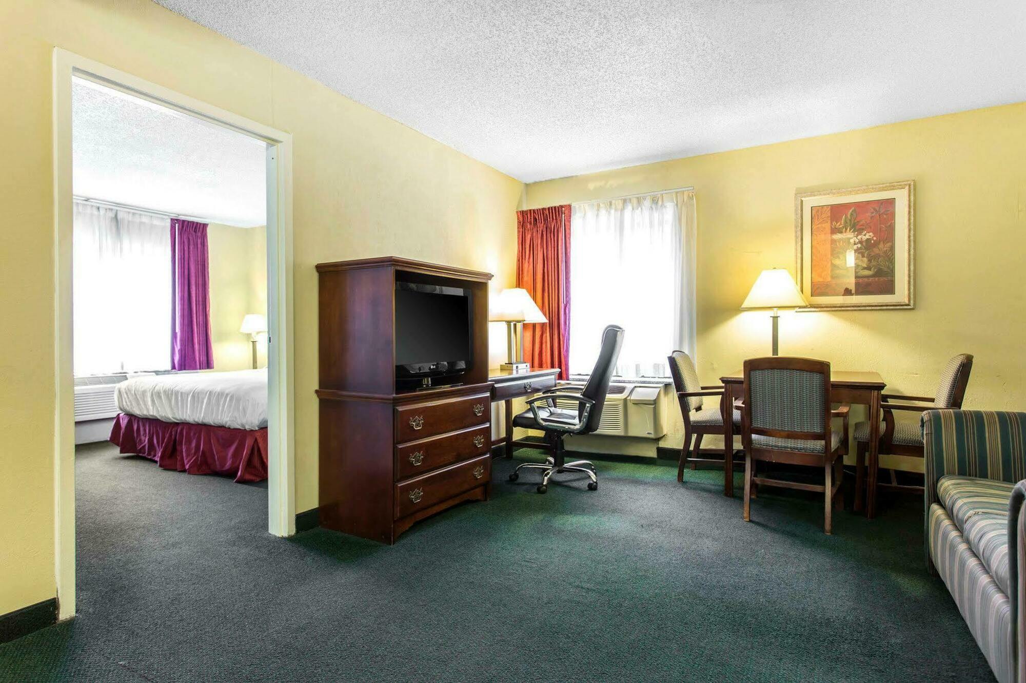 Lake Norman Inn And Suites コーネリアス エクステリア 写真